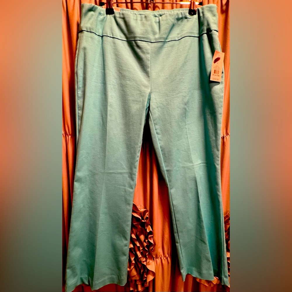 NWT Crown & Ivy Capri Pants Size 8